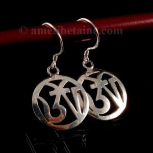 BdOA74 Boucles d’Oreille Tibétaines Argent Massif Om – Image 2